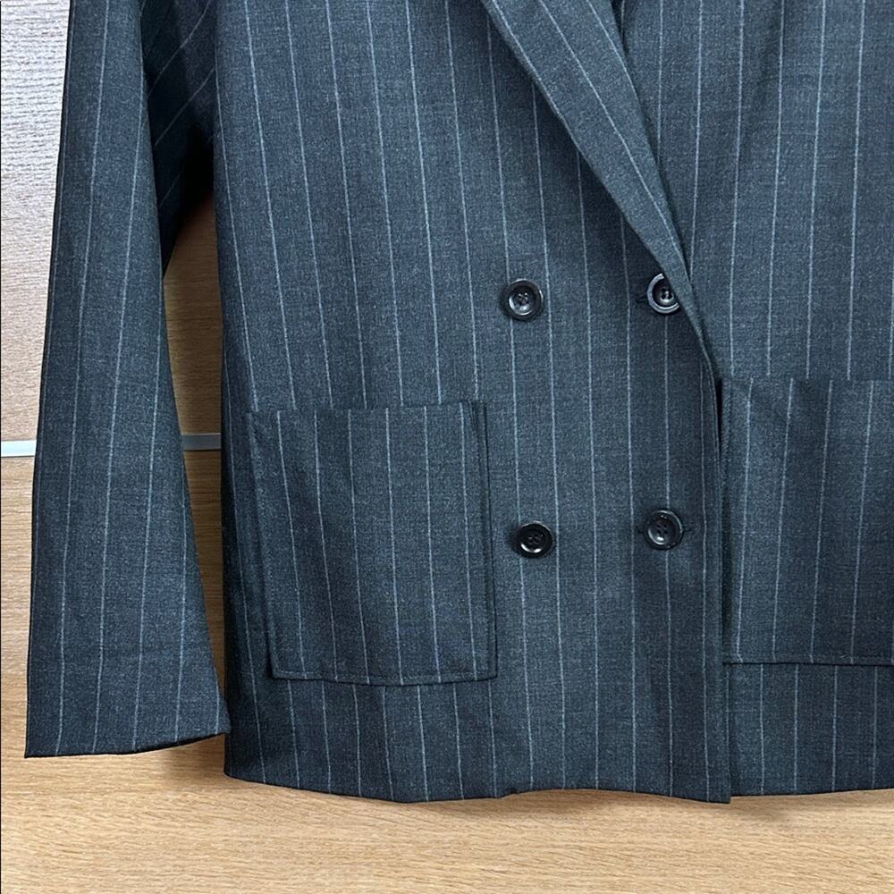 McGuire women’s Sz Large 53% wool Blazer Charcoal Pinstripe fully lined - Picture 3 of 10